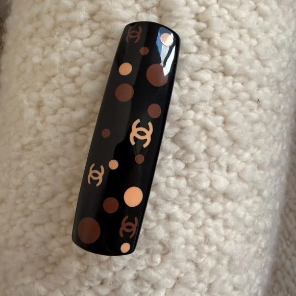 🤎CHANEL Black and Tan Polka Dot Hair Clip ✨